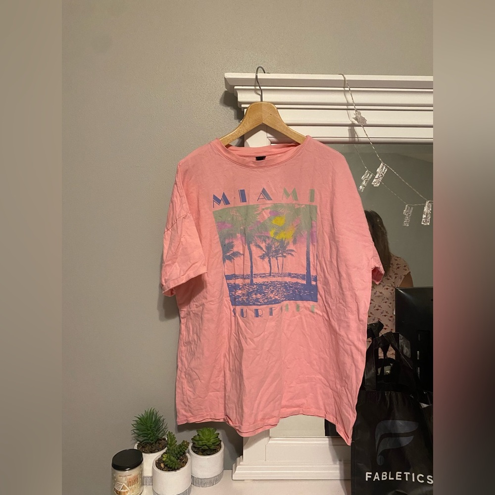 Super cute oversized tee! $12